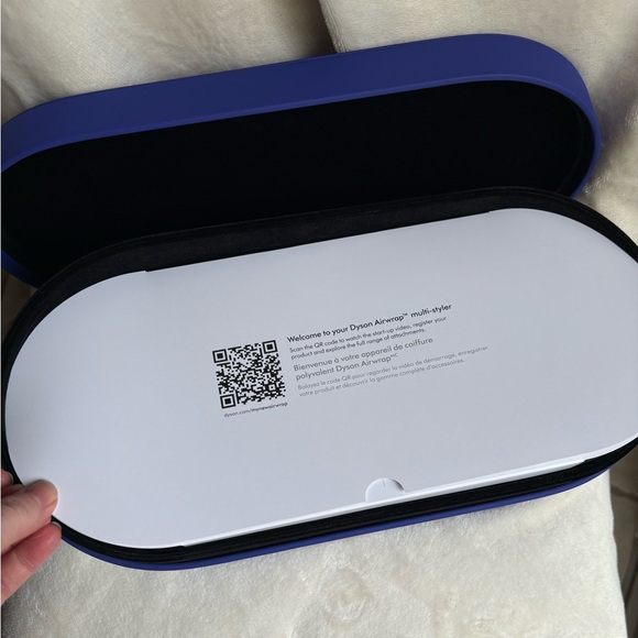 Dyson Airwrap Presentation Case - like new condition (includes soft travel wrap) - Picture 4 of 5
